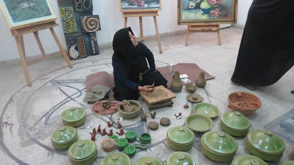 برگزاری نمایشگاه دست ساخته های هنری ویژه اساتید ودانشجویان در هفته پزوهش