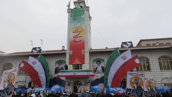 دیدید  هنوز عشق لشگر دارد