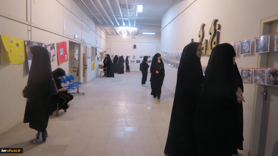 برپایی نمایشگاه کتاب ، روزنامه دیواری وعکس  به مناسبت هفته آموزش