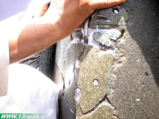 شکافته شدن دیوار مکه