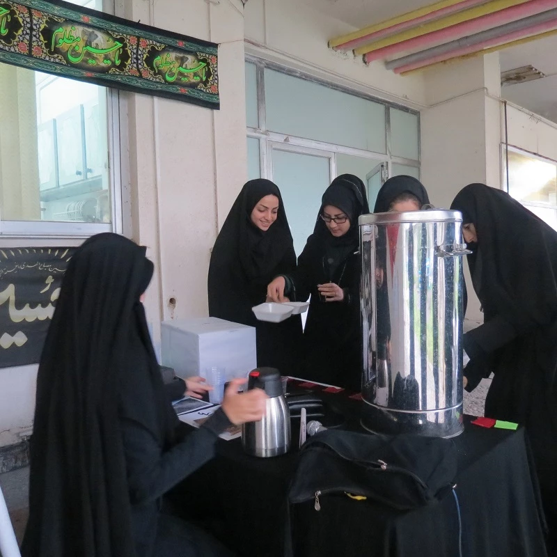 برپایی ایستگاه صلواتی دهه اول محرم در پردیس شهید بنت الهدی صدر گیلان