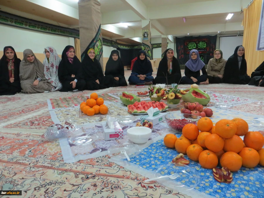 نشست صمیمی دکتر گلین مقدم سرپرست پردیس بنت الهدی صدر گیلان با دانشجو معلمان در شب یلد 2