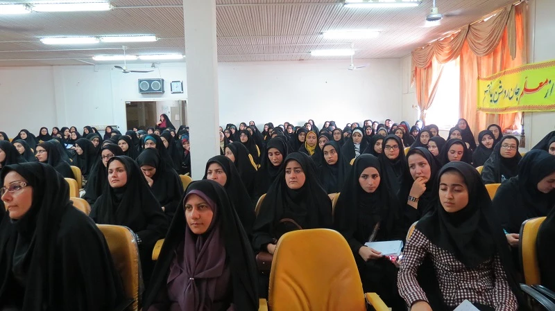 برگزاری شب شعر به مناسبت روز پدر در هفته آموزش در پردیس شهید بنت الهدی صدر گیلان 4