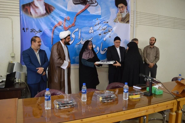 تجلیل از خادمین شهدای گمنام