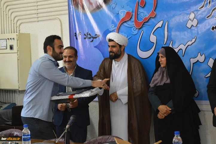 تجلیل از خادمین شهدای گمنام