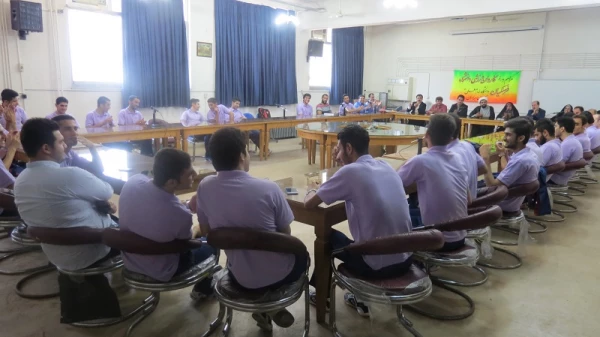 مرلسم بدرقه از تیم های ورزشی داشجو معلمان پسران در سالن جلسه پردیس شهید بنت الهدی صدر گیلان  3