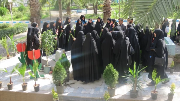 برگزاری مراسم گرامیداشت هفته دفاع مقدس در پردیس شهید بنت الهدی صدر گیلان  4