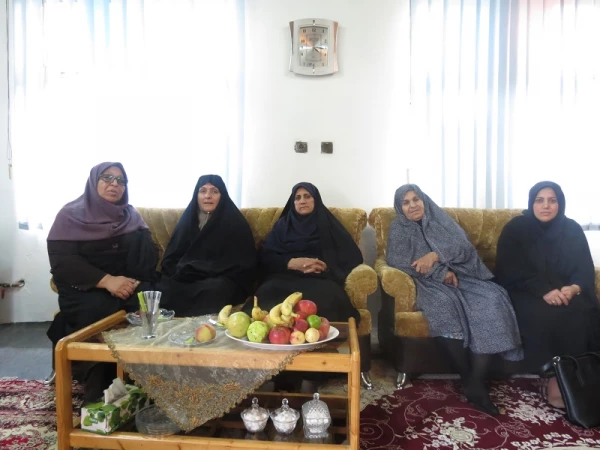 دیدار با خانواده شهید در هفته دفاع مقدس در پردیس شهید بنت الهدی صدر گیلان  4