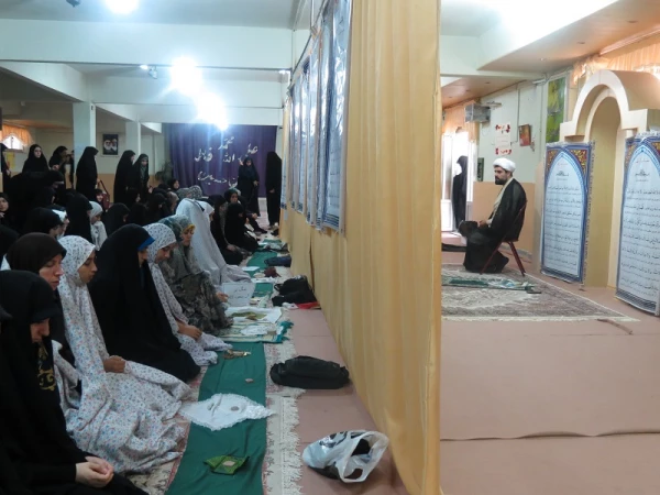 برگزاری مراسم گرامیداشت جانباختگان فاجعه ی منا در پردیس شهید بنت الهدی صدر گیلان 5