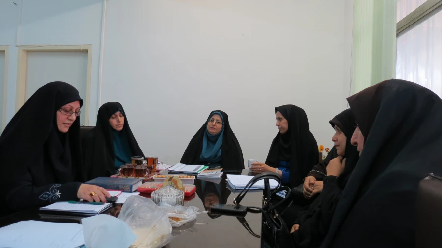 برگزاری جلسه حلقه صالحین در پردیس شهید بنت الهدی صدر  4