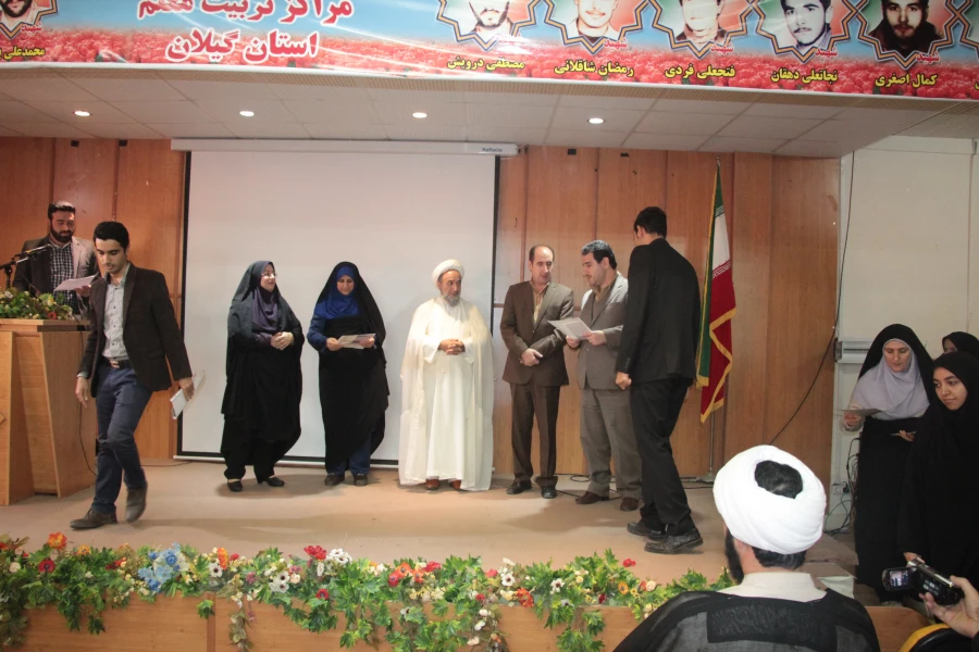 همایش  هفته پژوهش  با استقبال پرشور دانشجو معلمان برگزار شد