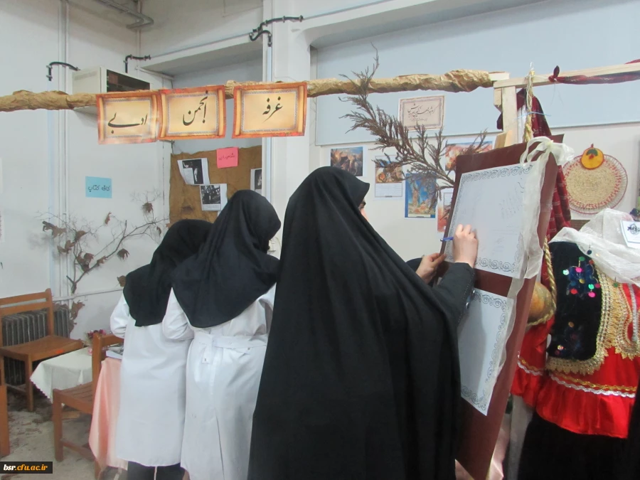 برگزاری "غرفه ی ادبیات " در هفته پژوهش