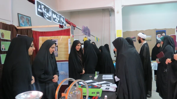 غرفه های  فعال در هفته پژوهش  در دانشگاه بنت الهدی صدر گیلان