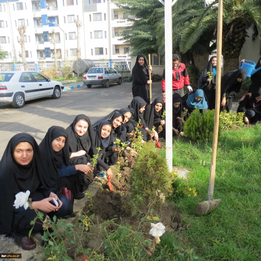 دانشگاه بنت الهدی صدر در روز درختکاری