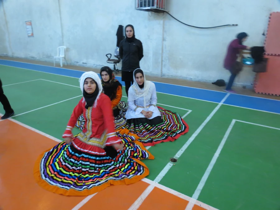 مسابقات ورزشی همگانی و بومی محلی