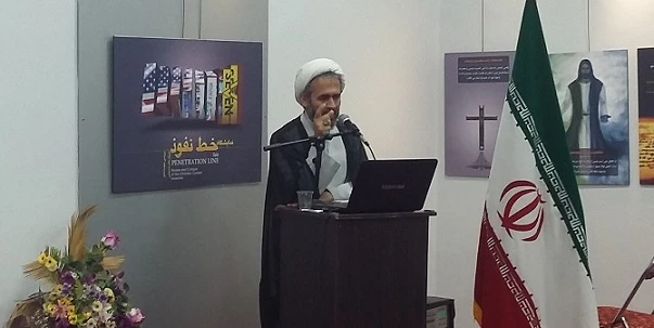 بازدید جمعی از اساتید دانشگاه فرهنگیان گیلان از نمایشگاه "خط نفوذ"