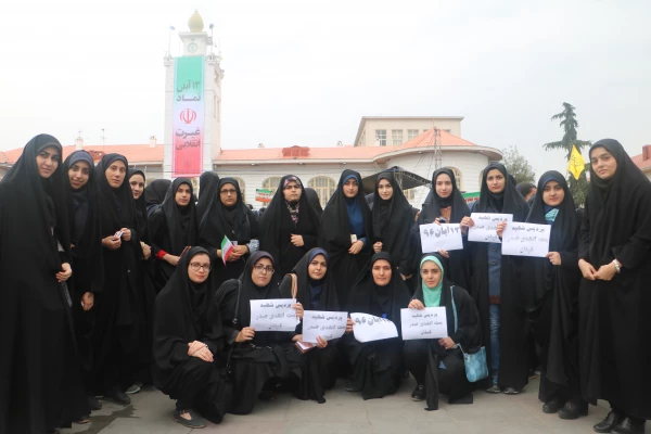 حضور پرشور دانشجویان پردیس شهید بنت الهدی صدر گیلان در راهپیمایی 13آبان 2