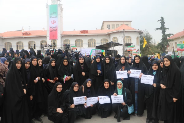 حضور پرشور دانشجویان پردیس شهید بنت الهدی صدر گیلان در راهپیمایی 13آبان 3