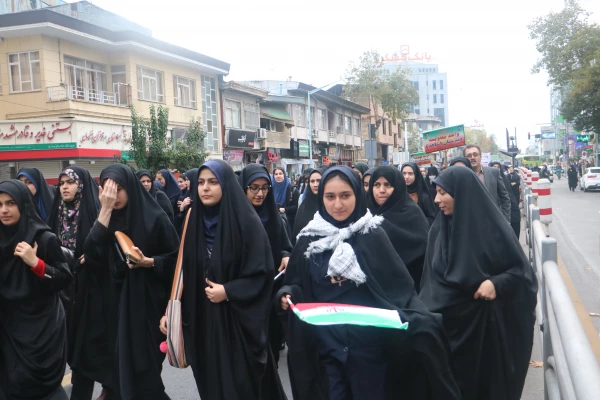 حضور پرشور دانشجویان پردیس شهید بنت الهدی صدر گیلان در راهپیمایی 13آبان 4