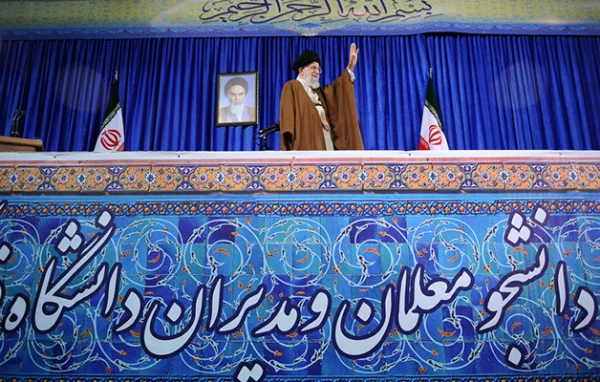 با حضور و سخنرانی رهبر انقلاب در دانشگاه فرهنگیان:
نوزده اردیبهشت یکهزار و سیصد و نود و هفت برای همیشه در حافظه تاریخی این دانشگاه ثبت شد
 3