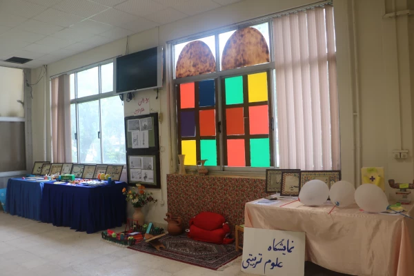 نمایشگاه دست سازه های گروه علوم تربیتی 3