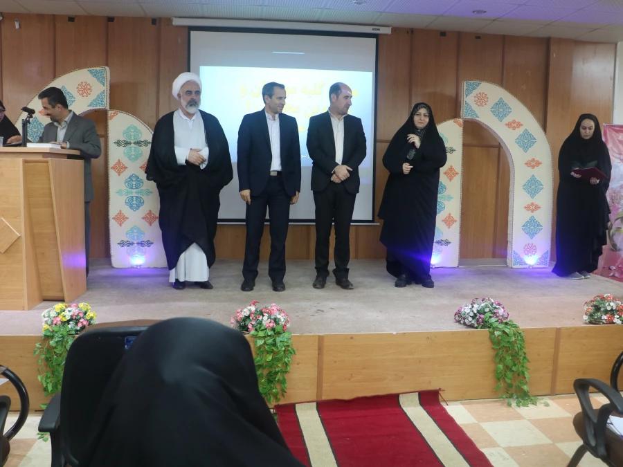 با حضور دکتر طاهری نیا معاون پژوهش و فناوری دانشگاه فرهنگیان برگزار شد:
همایش ملی الهیات در استان گیلان 2