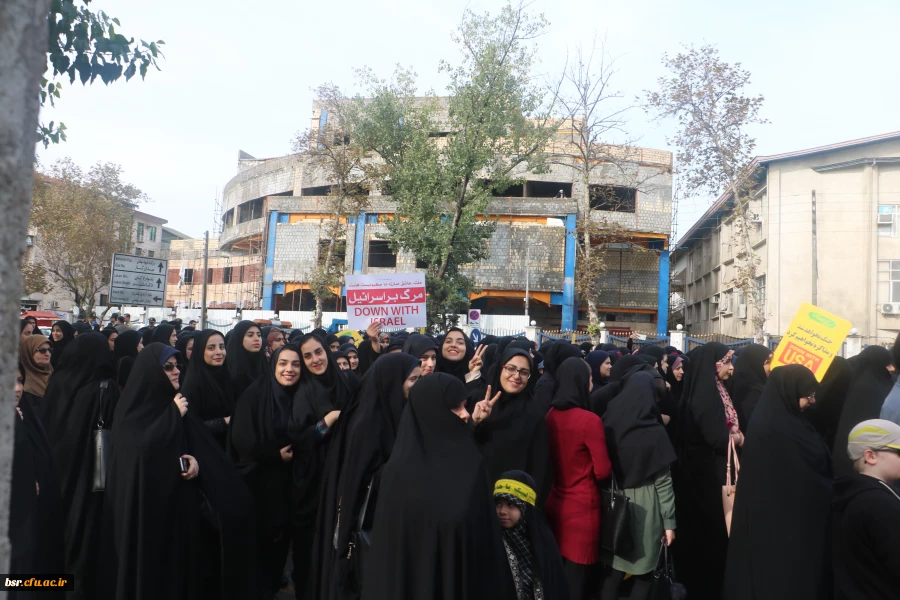 حضور در راهپیمایی 13 آبان 3