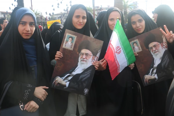 حضور در راهپیمایی 13 آبان 4