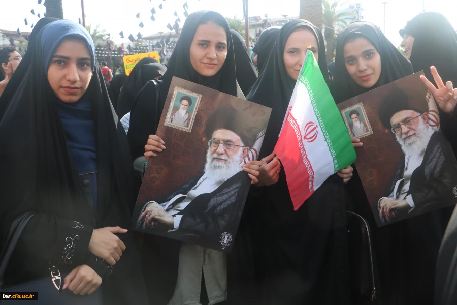 حضور در راهپیمایی 13 آبان 4