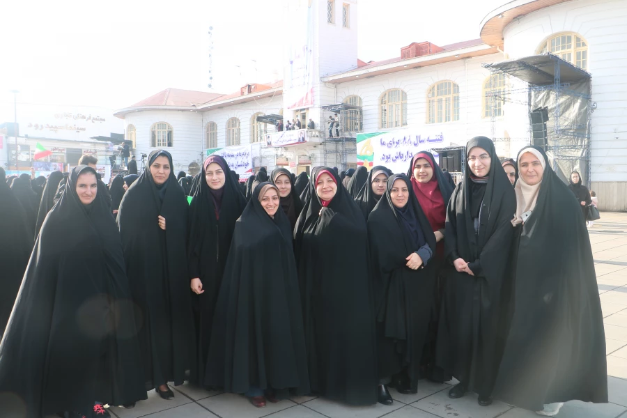 حضور کارکنان و دانشجومعلمان پردیس شهید بنت الهدی صدر رشت در اجتماع بزرگ مردم رشت در سالروز نه دی 3