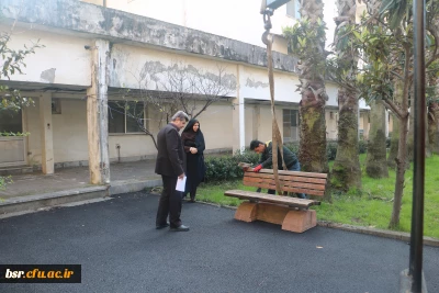 نصب نیمکتهای جدید در محوطه پردیس شهید بنت الهدی صدر رشت