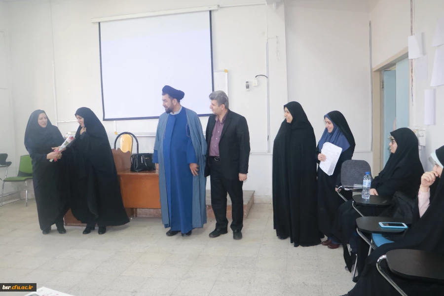 بزرگداشت مقام معلم در کلاسهای آموزشی پردیس 3