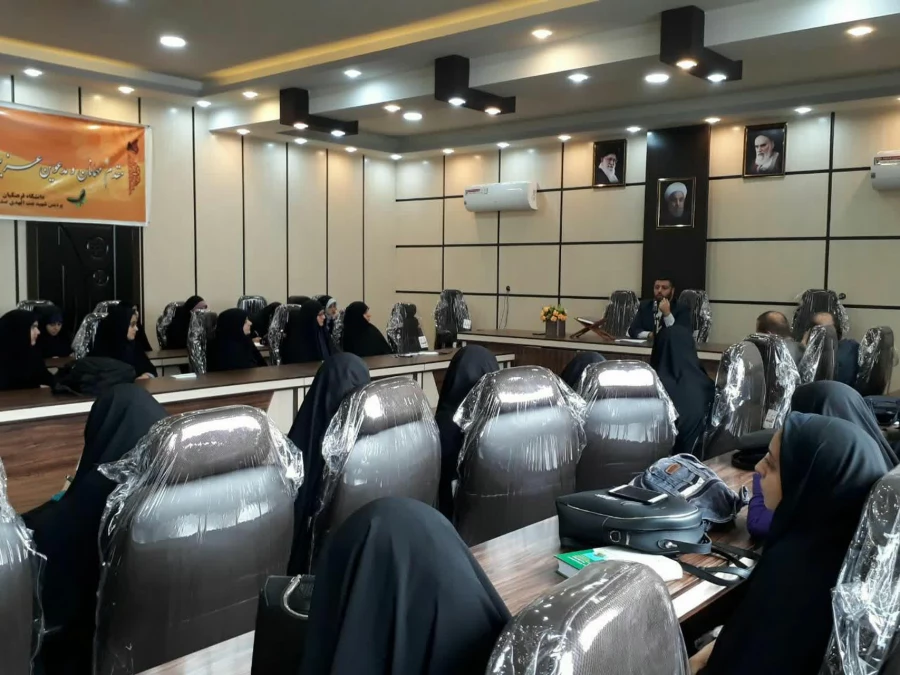 نشست یازخوانی_اسناد_لانه_جاسوسی با حضور جناب اقای دکتر نیازمند معاون سیاسی سپاه قدس گیلان 3