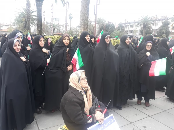 حضور اساتید و کارکنان و دانشجویان پردیس شهید بنت الهدی صدر رشت در گردهمایی حمایت مردمی از امنیت و اقتدار ملی 4