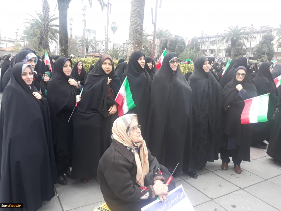 حضور اساتید و کارکنان و دانشجویان پردیس شهید بنت الهدی صدر رشت در گردهمایی حمایت مردمی از امنیت و اقتدار ملی 4