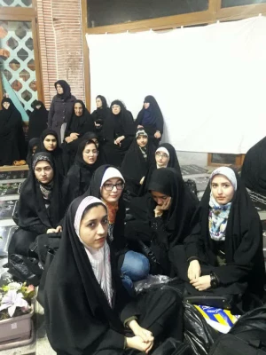 حضور سرکار خانم دکتر ثاقبی ریاست پردیس و جمعی از دانشجومعلمان پردیس شهید بنت الهدی صدر رشت در دومین سالگرد شهید مدافع حرم "بابک نوری"  4