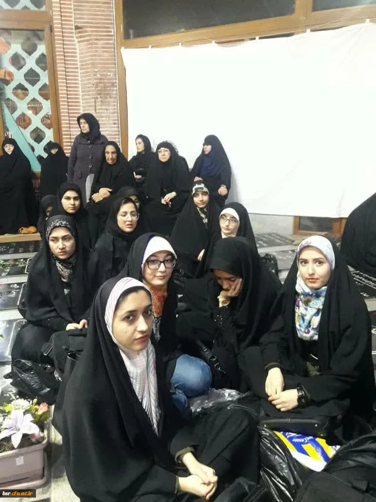 حضور سرکار خانم دکتر ثاقبی ریاست پردیس و جمعی از دانشجومعلمان پردیس شهید بنت الهدی صدر رشت در دومین سالگرد شهید مدافع حرم "بابک نوری"  4