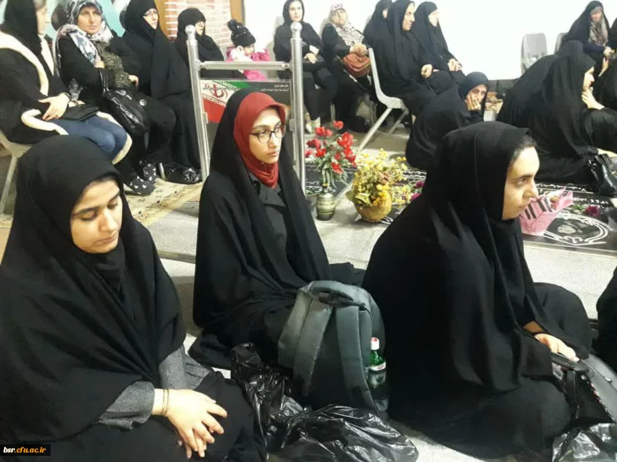 حضور سرکار خانم دکتر ثاقبی ریاست پردیس و جمعی از دانشجومعلمان پردیس شهید بنت الهدی صدر رشت در دومین سالگرد شهید مدافع حرم "بابک نوری"  5