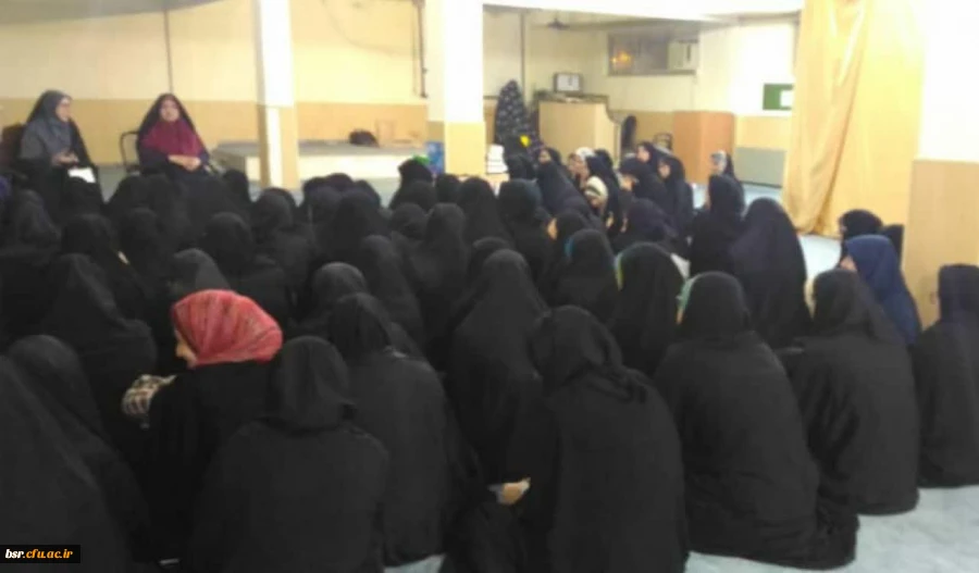  نشست گرم وصمیمانه سرکار خانم دکتر ثاقبی ریاست پردیس بنت الهدی صدر  با دانشجویان 3