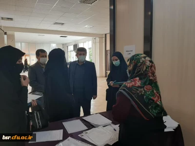 بازدید دکتر صفری مدیریت امور پردیسهای استان از روند ثبت نام پردیس