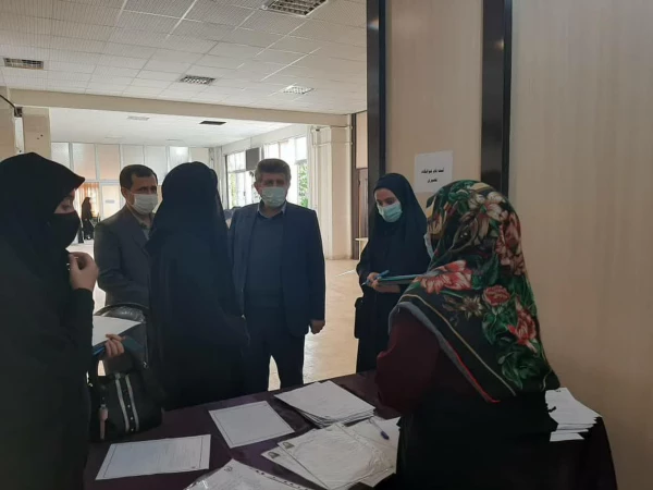 بازدید دکتر صفری مدیریت امور پردیسهای استان از روند ثبت نام پردیس 2